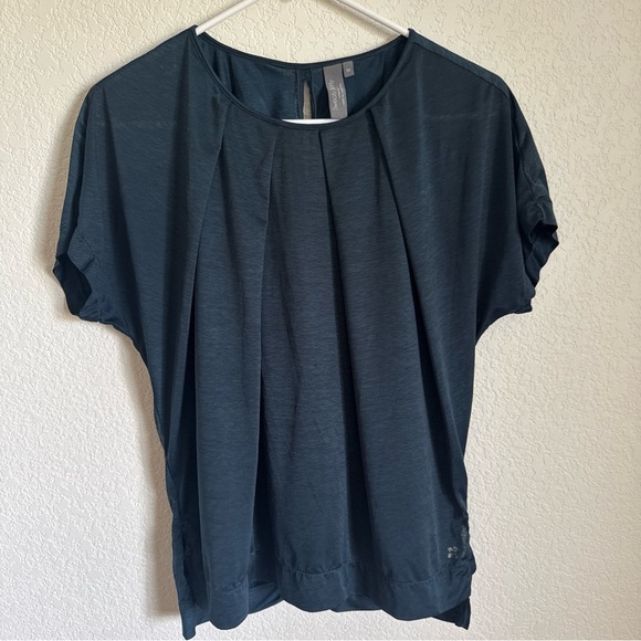 SWEATY BETTY Tee Shirt Top Hinoki Pleated Short Sleeve Open Back Plum Medium - Picture 1 of 7